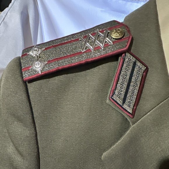VTG Bulgarian Army LT Colonel Dress Uniform - Picture 5 of 10